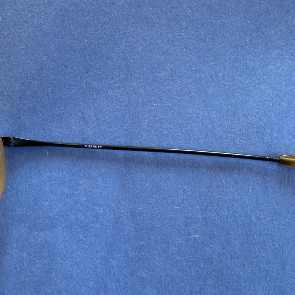 READ: Vuarnet Edge Sunglasses - Picture 4 of 6